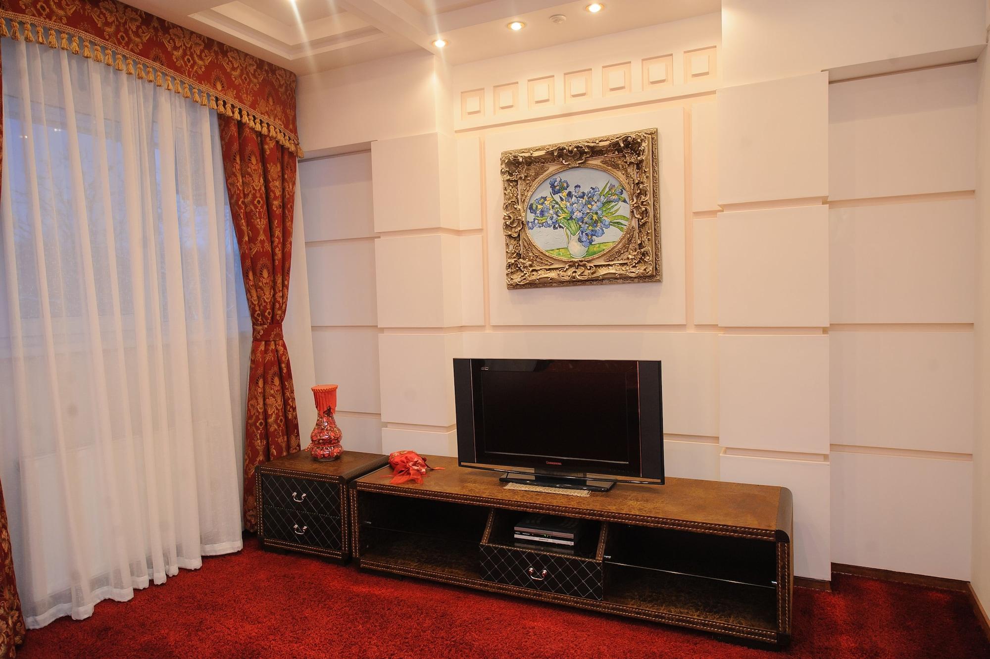 Hotel Royal Park Chisinau Bagian luar foto