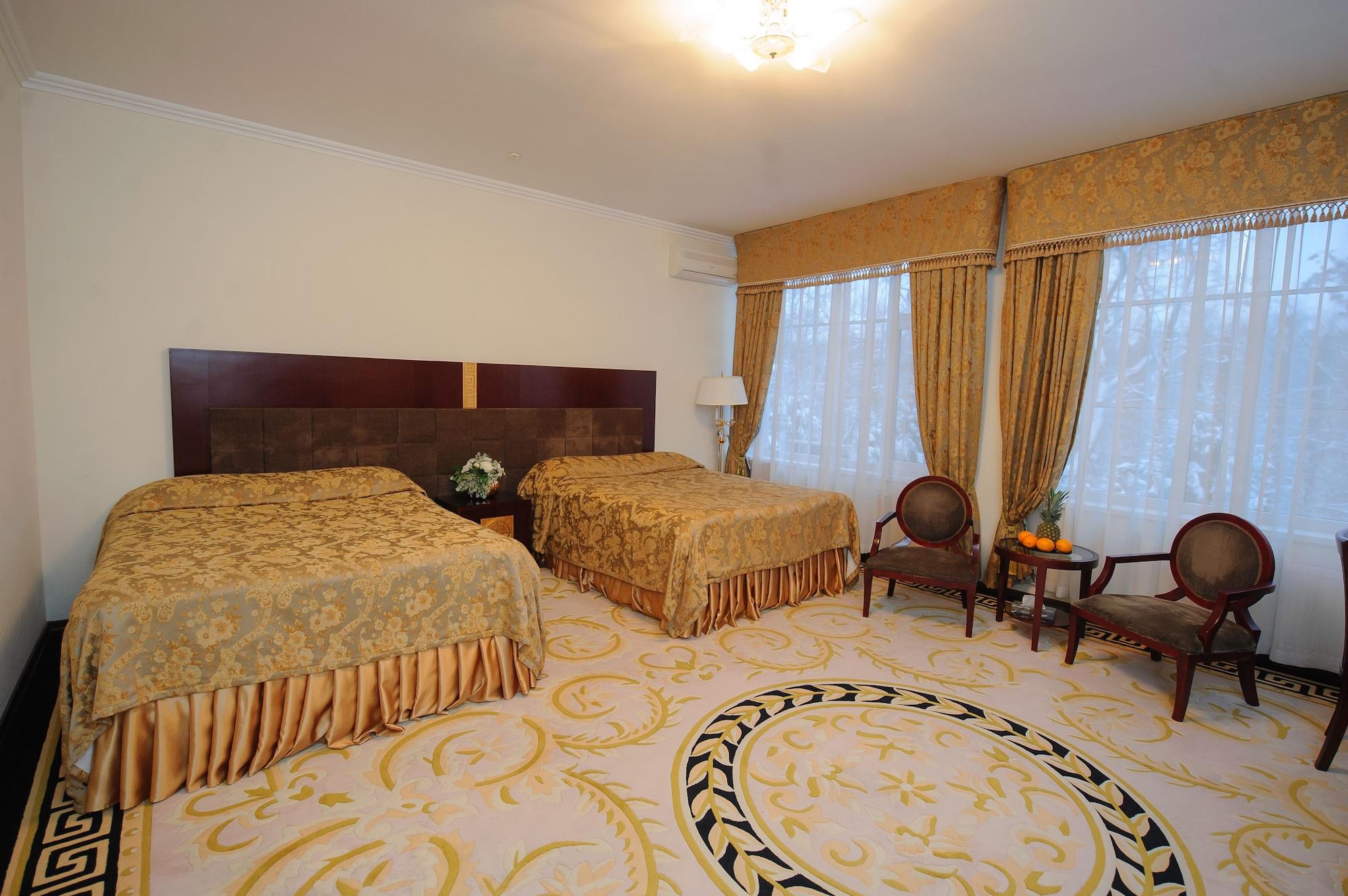 Hotel Royal Park Chisinau Bagian luar foto